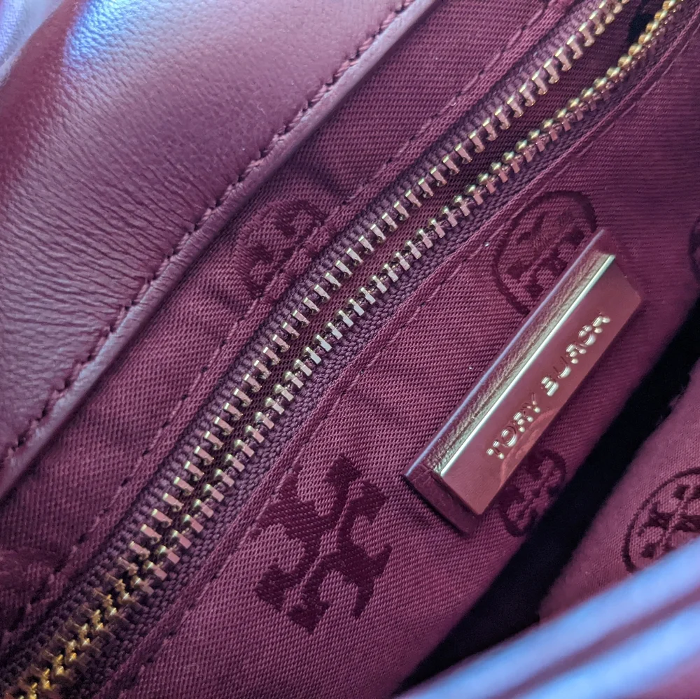 Tory Burch Crossbody Handbag. - Picture 13 of 15